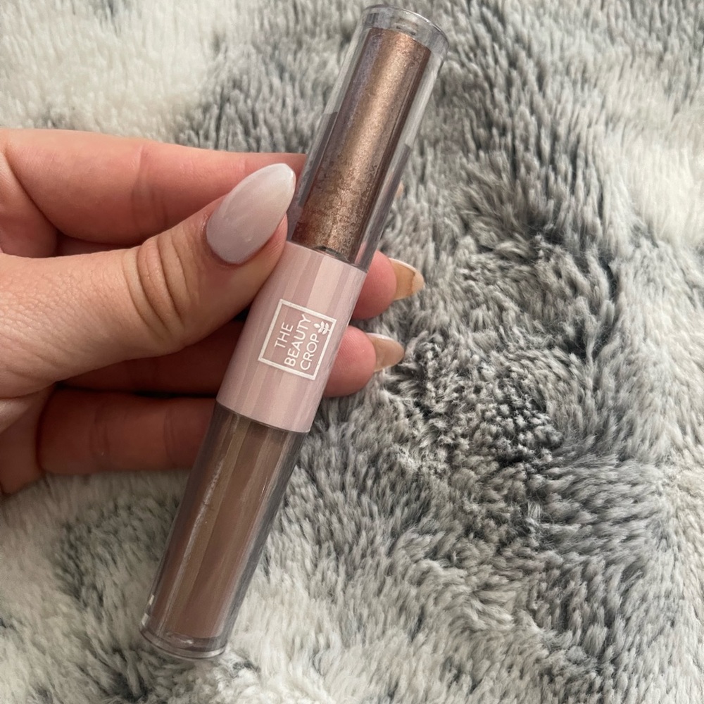 The beauty crop. Liquid eyeshadow duo.